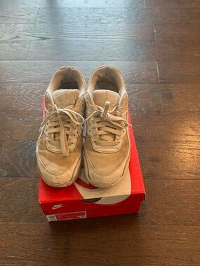 Nike Men’s Beige/Tan Casual Sneakers